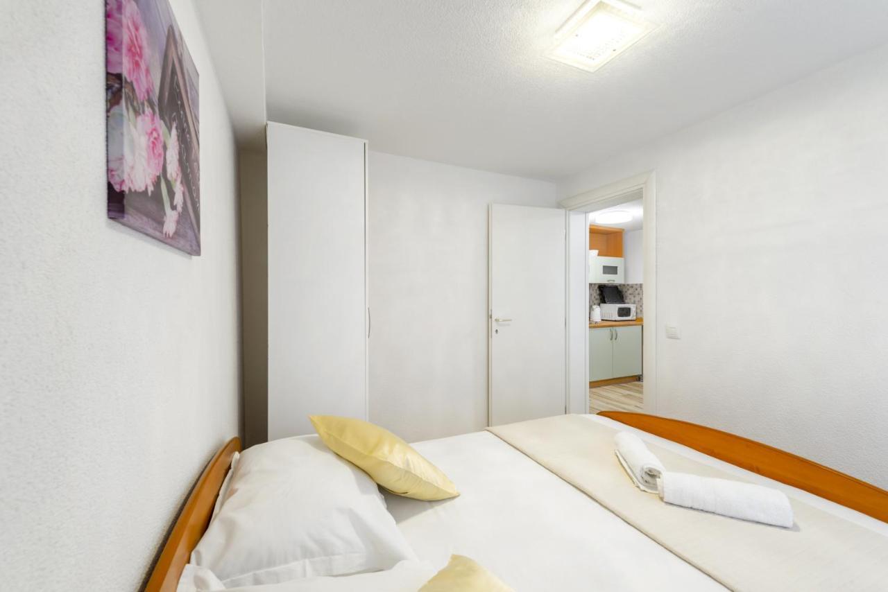 Apartments By The Sea Baska Voda, Makarska - 17570 Esterno foto