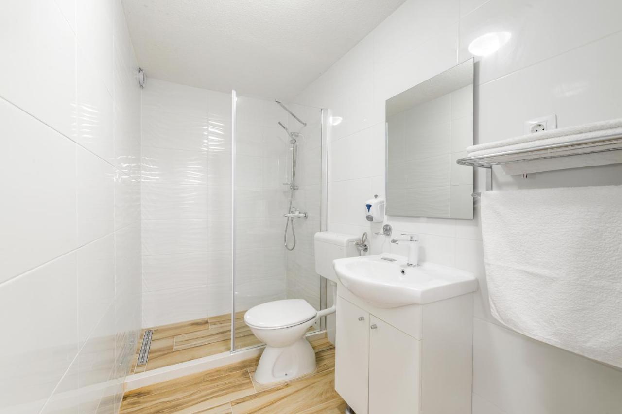 Apartments By The Sea Baska Voda, Makarska - 17570 Esterno foto