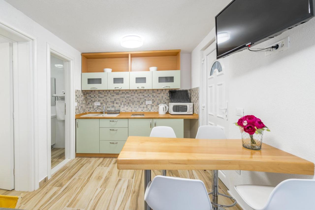 Apartments By The Sea Baska Voda, Makarska - 17570 Esterno foto