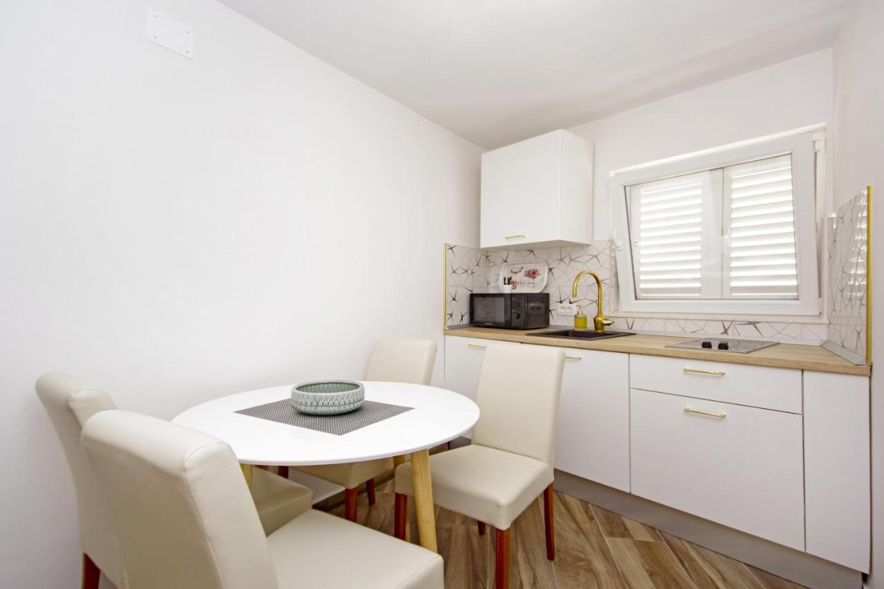 Apartments By The Sea Baska Voda, Makarska - 17570 Esterno foto